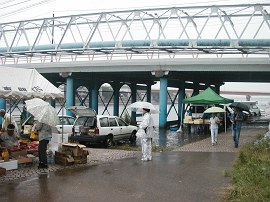 土木学会選奨土木遺産『京橋』と登録文化財『水管橋』 備前岡山京橋朝市